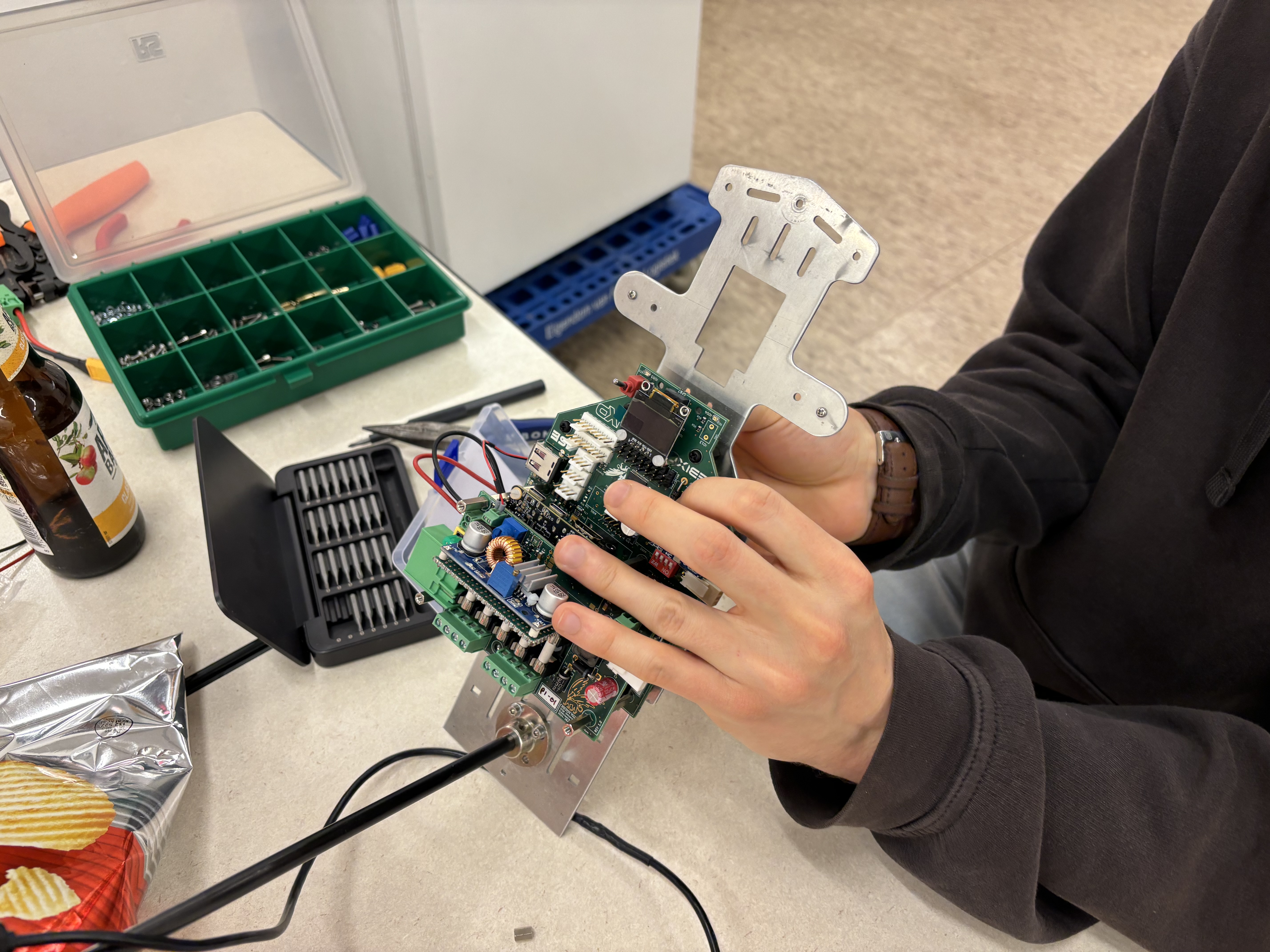 The VU ASE/Alpha team assembling one of the first ASE Rovers